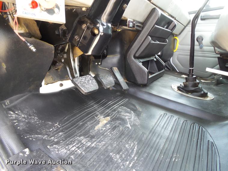 image for item K3272 2003 Freightliner FL80 digger derrick truck