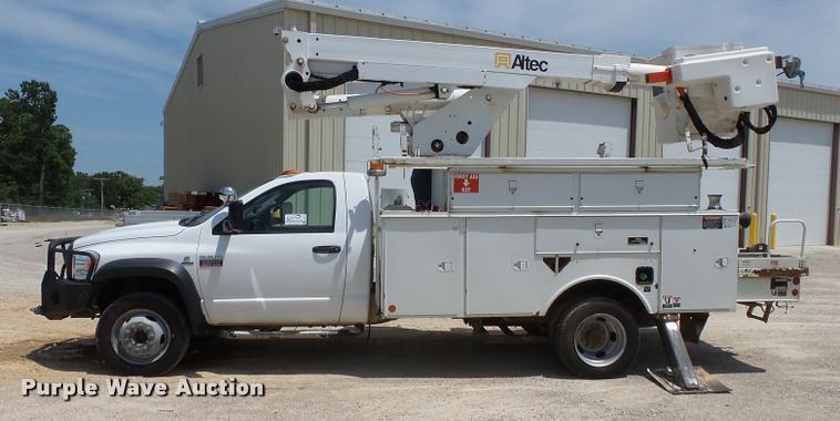 image for item K3273 2008 Dodge Ram 5500 bucket truck