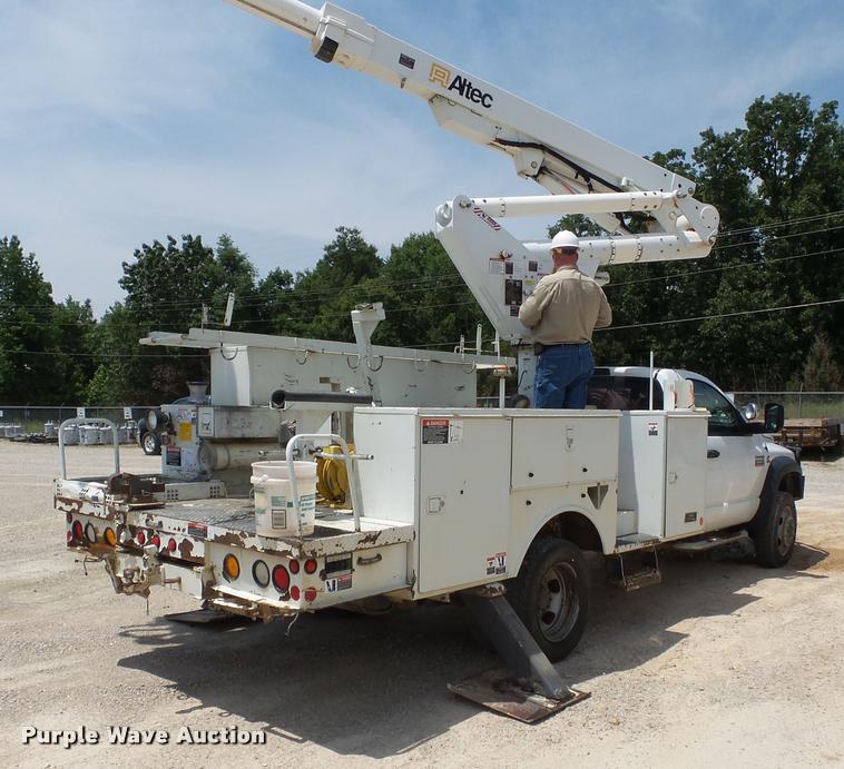 image for item K3273 2008 Dodge Ram 5500 bucket truck