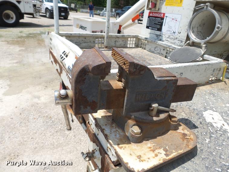 image for item K3273 2008 Dodge Ram 5500 bucket truck