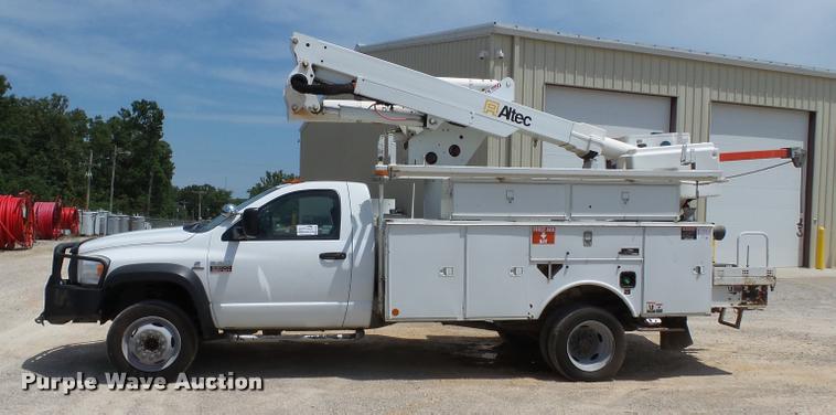 image for item K3274 2008 Dodge Ram 5500 bucket truck