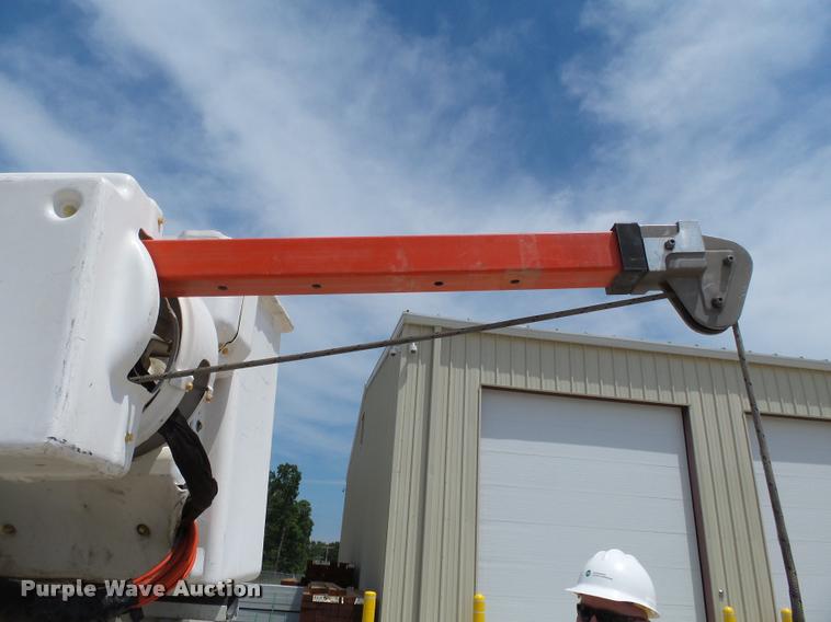 image for item K3274 2008 Dodge Ram 5500 bucket truck