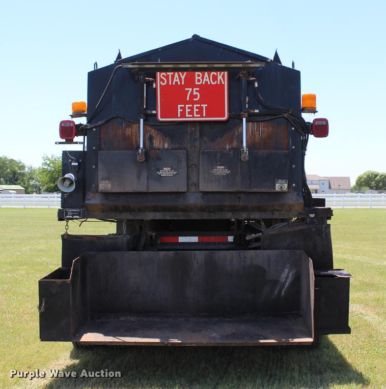 image for item L1967 2001 International 4900 asphalt patch truck