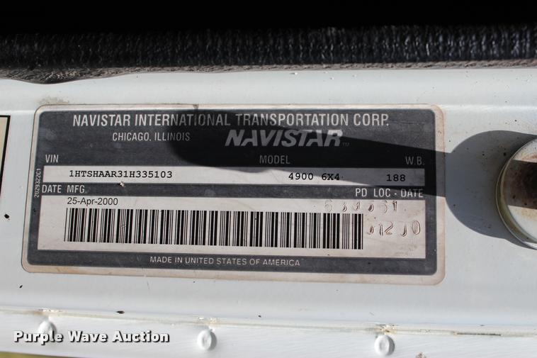 image for item L1967 2001 International 4900 asphalt patch truck