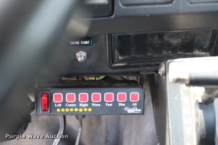 image for item L1967 2001 International 4900 asphalt patch truck