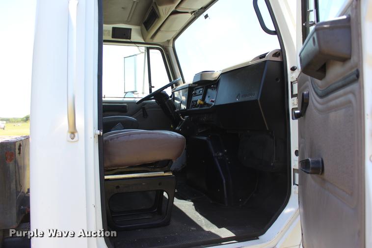 image for item L1967 2001 International 4900 asphalt patch truck