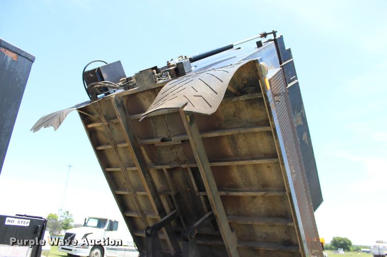 image for item L1967 2001 International 4900 asphalt patch truck