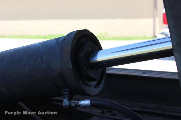 image for item L1967 2001 International 4900 asphalt patch truck