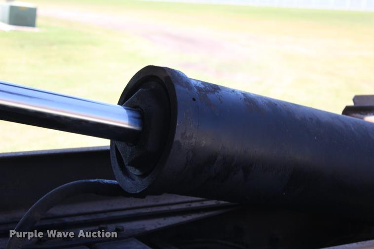 image for item L1967 2001 International 4900 asphalt patch truck