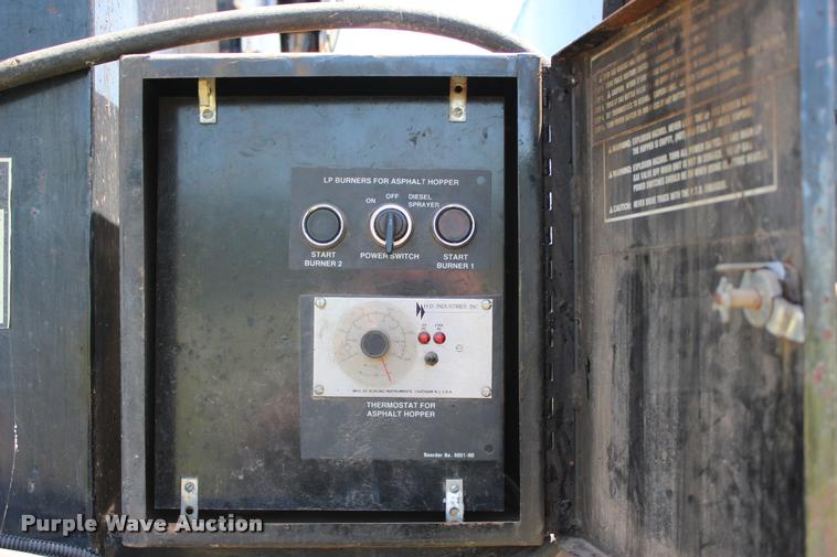 image for item L1967 2001 International 4900 asphalt patch truck