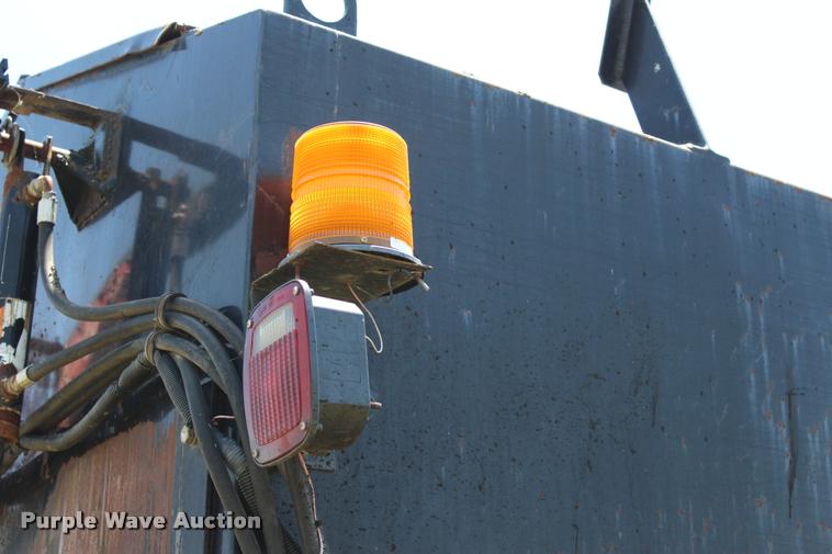 image for item L1967 2001 International 4900 asphalt patch truck