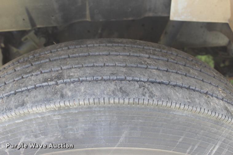 image for item L1967 2001 International 4900 asphalt patch truck