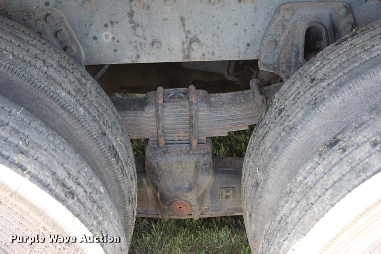 image for item L1967 2001 International 4900 asphalt patch truck