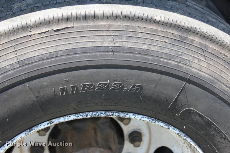 image for item L1967 2001 International 4900 asphalt patch truck