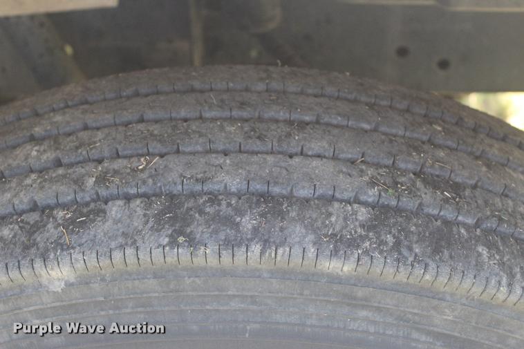 image for item L1967 2001 International 4900 asphalt patch truck