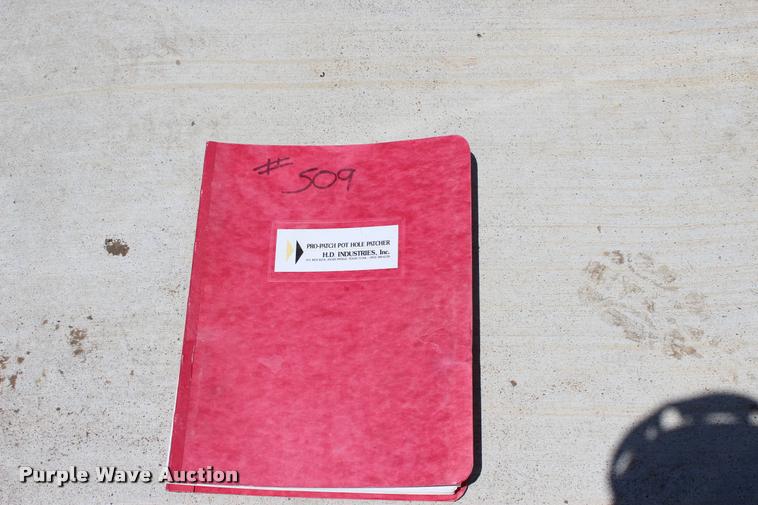 image for item L1967 2001 International 4900 asphalt patch truck