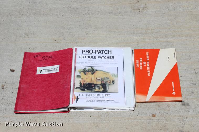 image for item L1967 2001 International 4900 asphalt patch truck