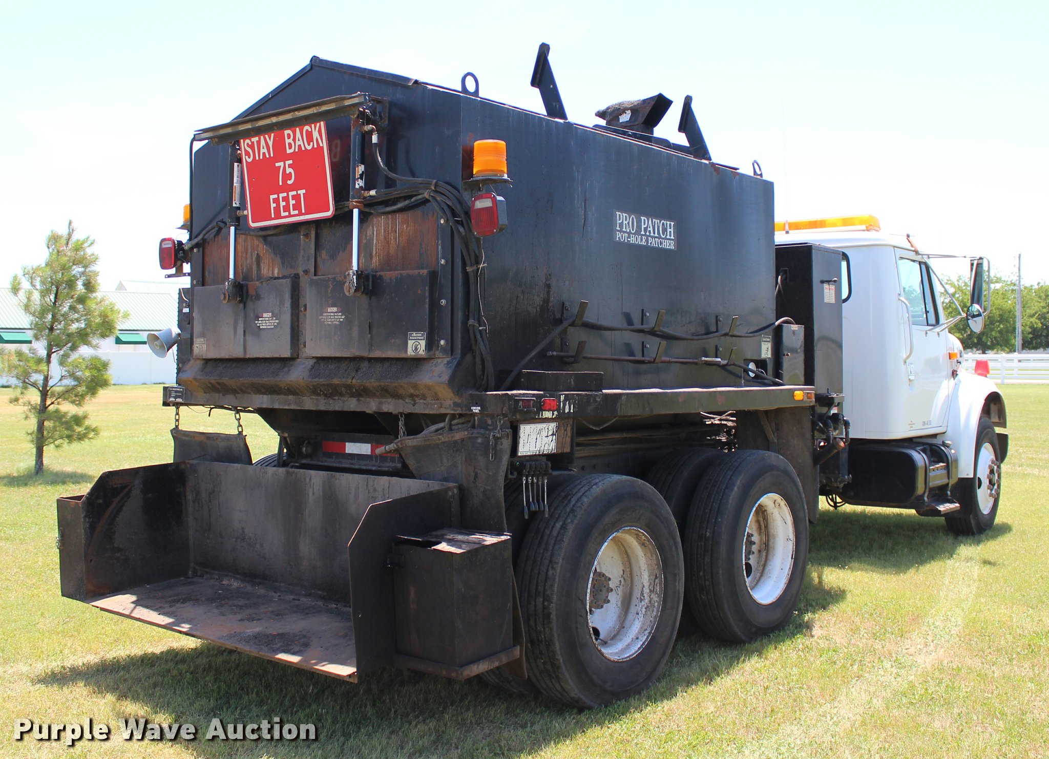 2001 International 4900 asphalt patch truck in Kiefer, OK Item L1967