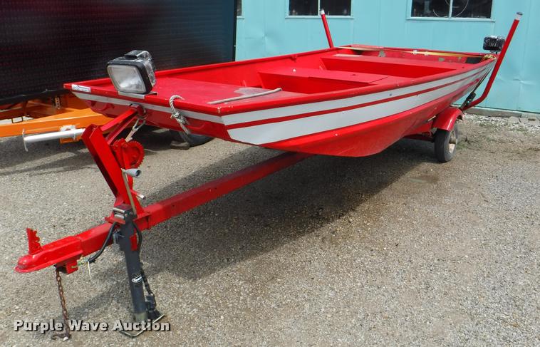 image for item CA9551 1993 boat