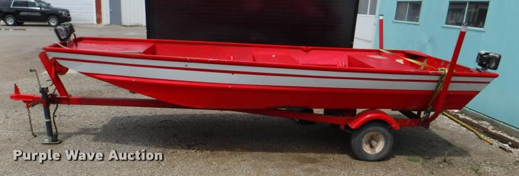 image for item CA9551 1993 boat