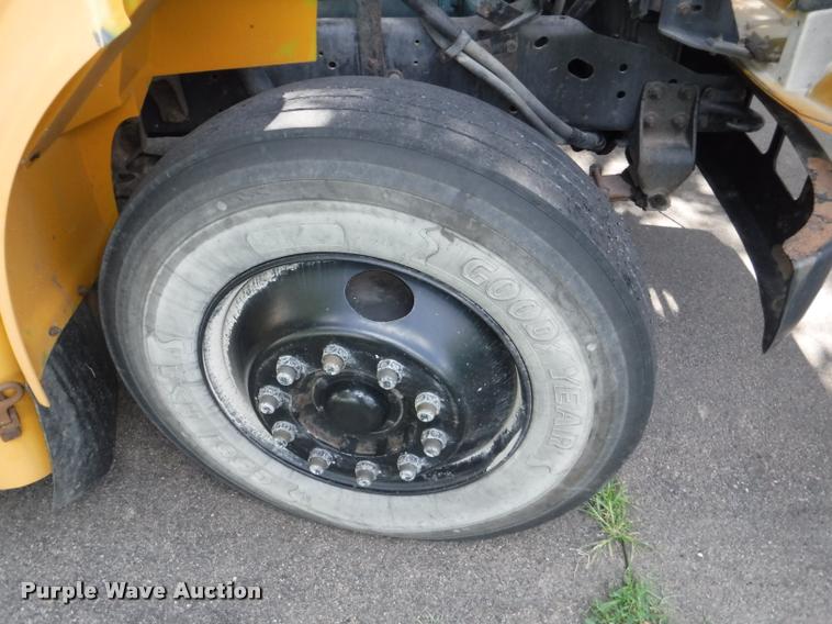 image for item CA9735 1992 International 3800 school bus