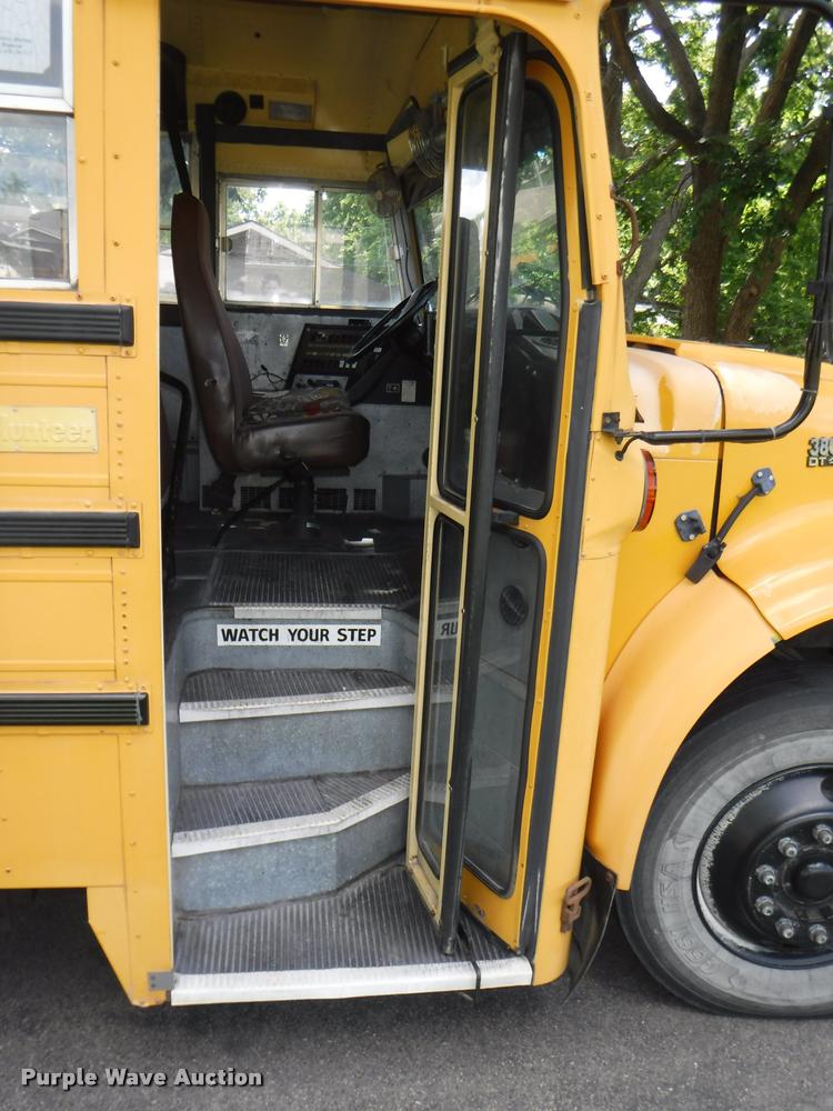 image for item CA9735 1992 International 3800 school bus
