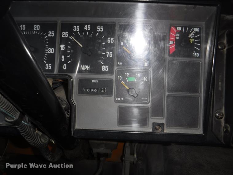 image for item CA9735 1992 International 3800 school bus