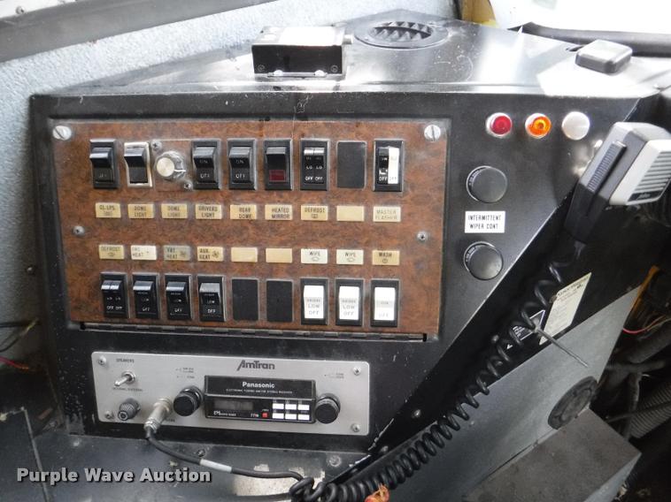 image for item CA9735 1992 International 3800 school bus