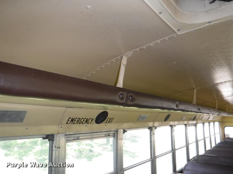 image for item CA9735 1992 International 3800 school bus