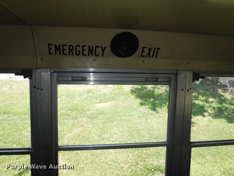 image for item CA9735 1992 International 3800 school bus