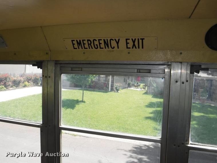 image for item CA9735 1992 International 3800 school bus