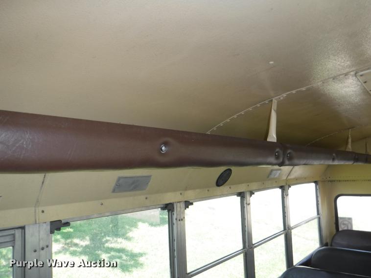 image for item CA9735 1992 International 3800 school bus