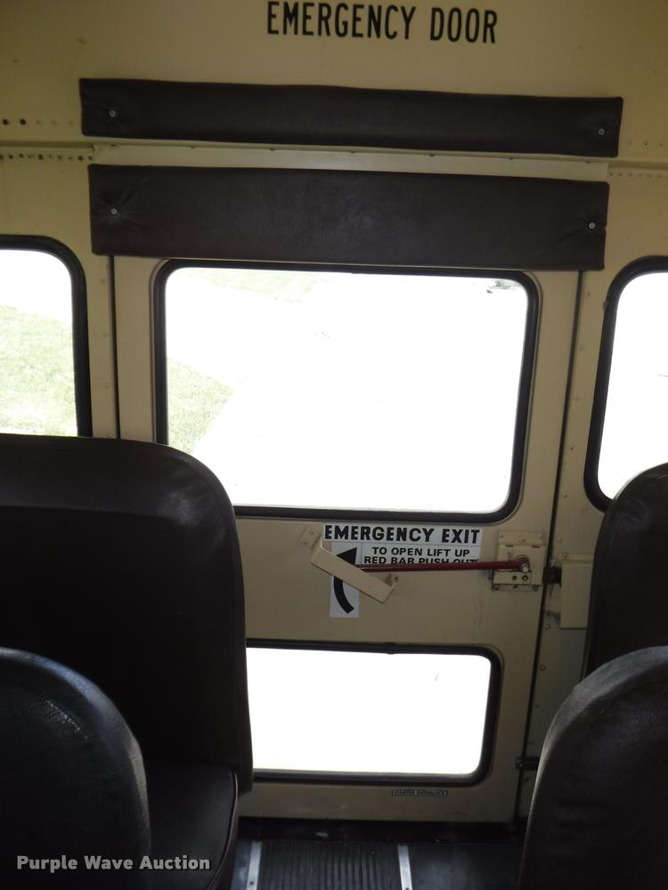 image for item CA9735 1992 International 3800 school bus