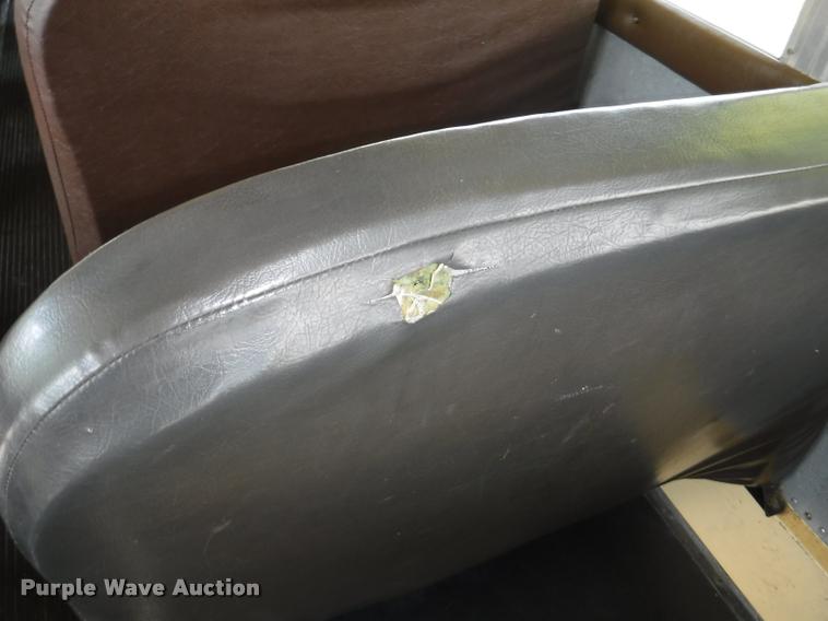 image for item CA9735 1992 International 3800 school bus