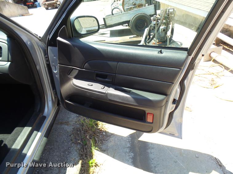 image for item CC9207 2008 Ford Crown Victoria Police Interceptor