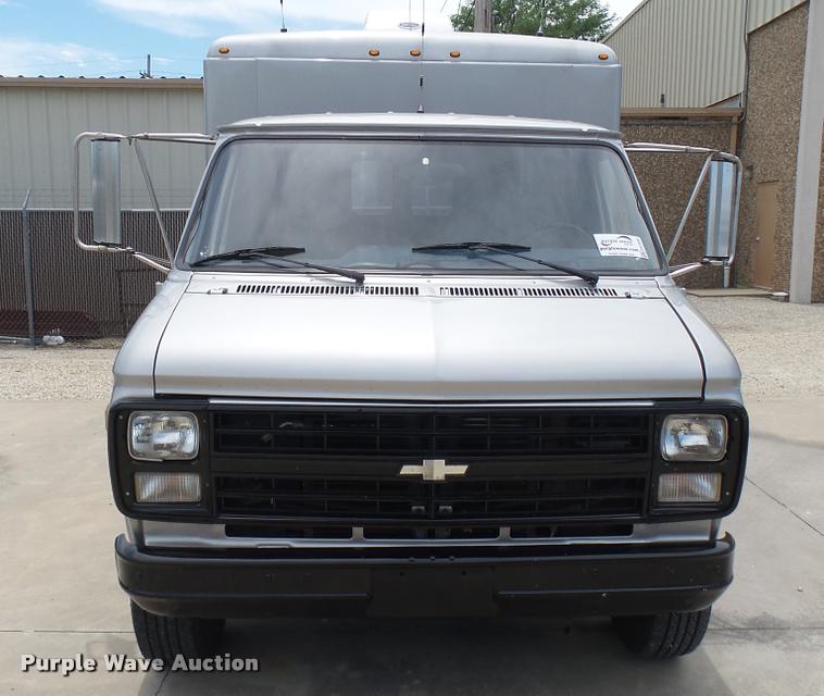 image for item DA7939 1986 Chevrolet G30 utility van