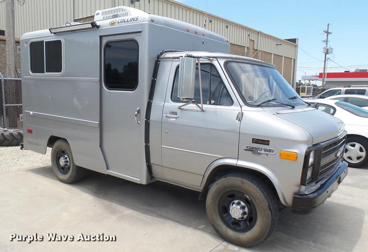 image for item DA7939 1986 Chevrolet G30 utility van