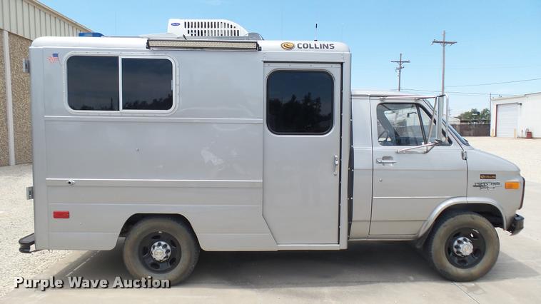 image for item DA7939 1986 Chevrolet G30 utility van