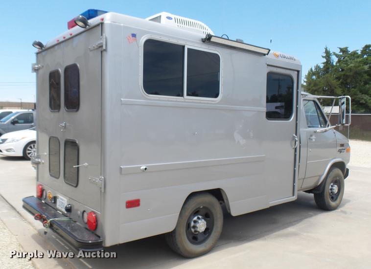 image for item DA7939 1986 Chevrolet G30 utility van