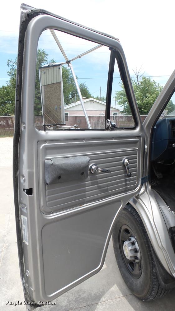 image for item DA7939 1986 Chevrolet G30 utility van