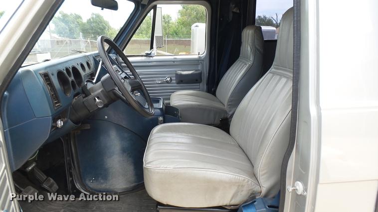 image for item DA7939 1986 Chevrolet G30 utility van