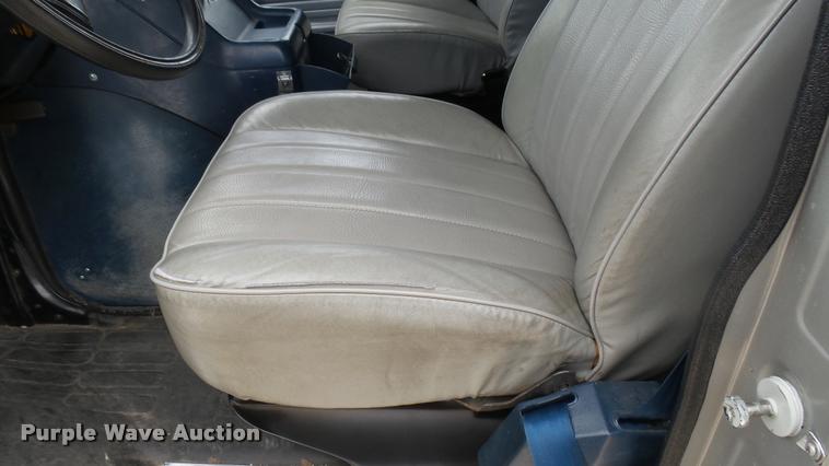 image for item DA7939 1986 Chevrolet G30 utility van