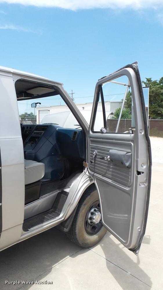 image for item DA7939 1986 Chevrolet G30 utility van