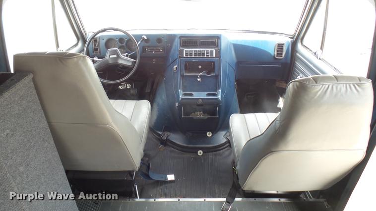 image for item DA7939 1986 Chevrolet G30 utility van
