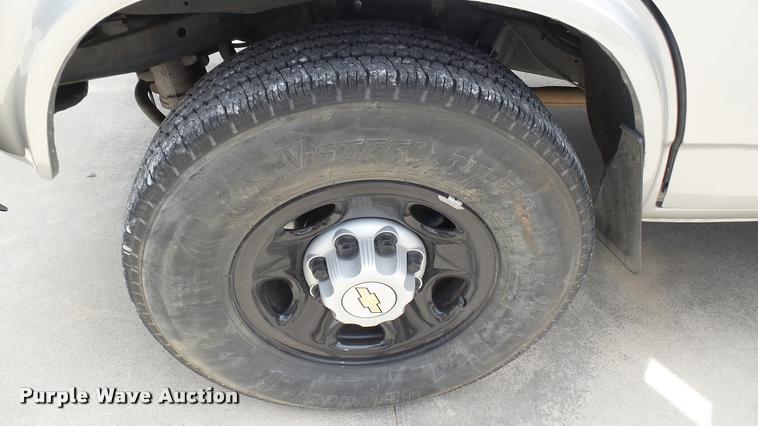 image for item DA7939 1986 Chevrolet G30 utility van