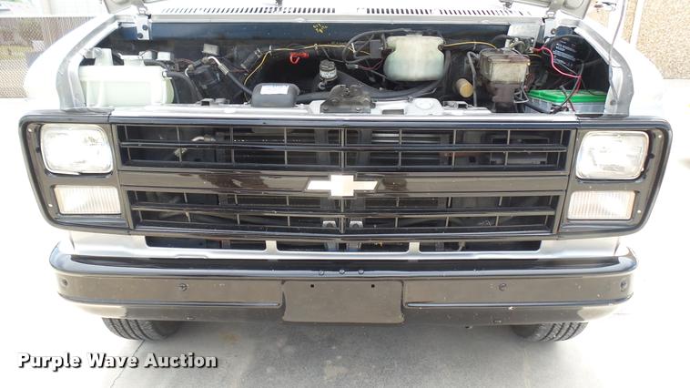 image for item DA7939 1986 Chevrolet G30 utility van