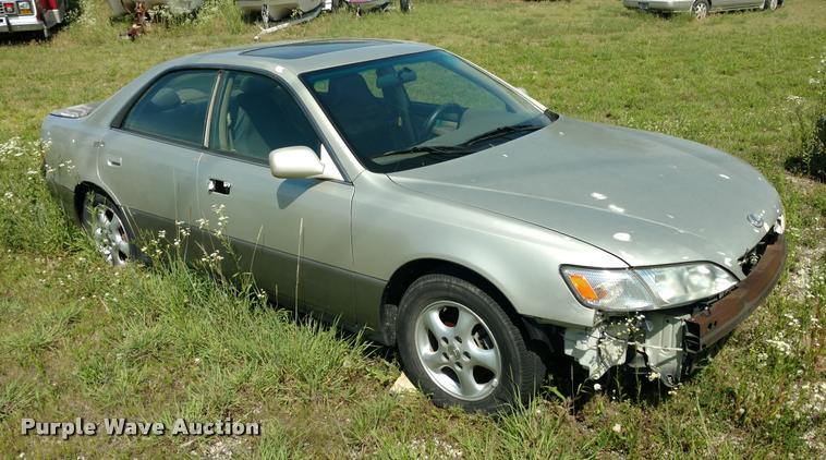 image for item DB0990 1997 Lexus ES 300