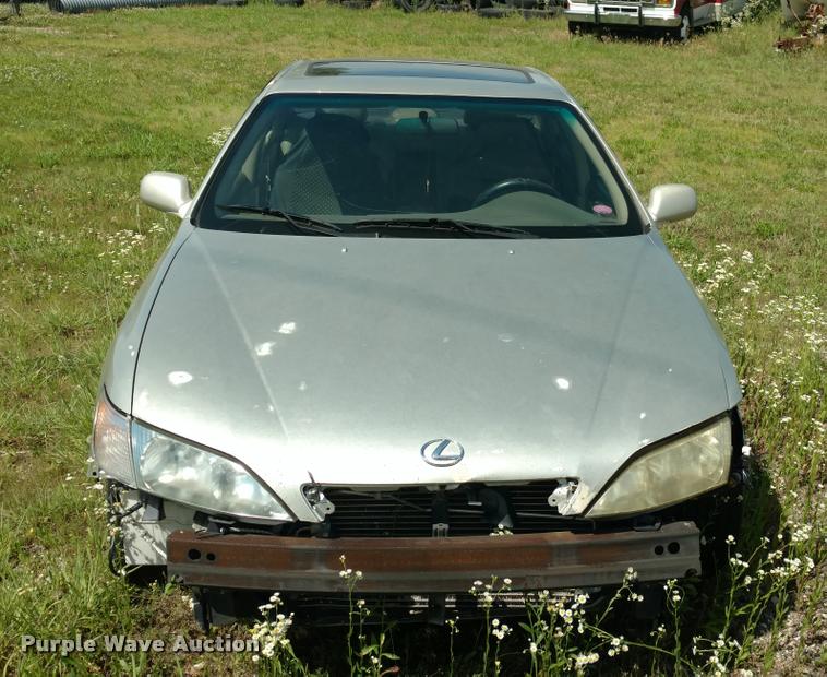 image for item DB0990 1997 Lexus ES 300