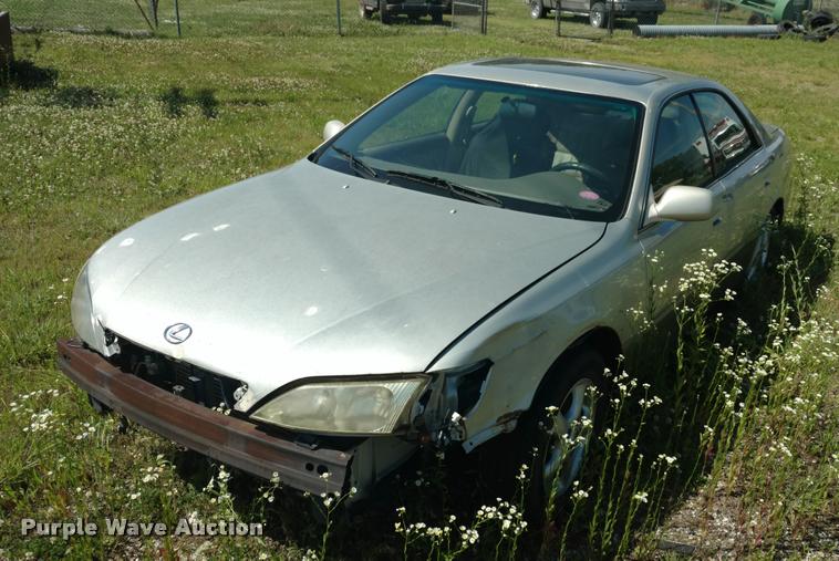 image for item DB0990 1997 Lexus ES 300