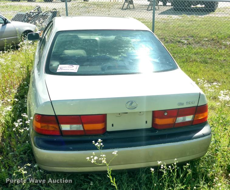 image for item DB0990 1997 Lexus ES 300